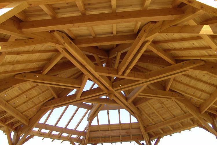 Kiosque octogonal sous-toiture